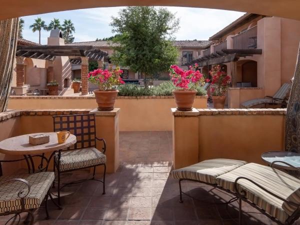 Royal Palms Resort and Spa, part of Hyatt : photo 8 de la chambre chambre double avec 2 lits doubles et terrasse