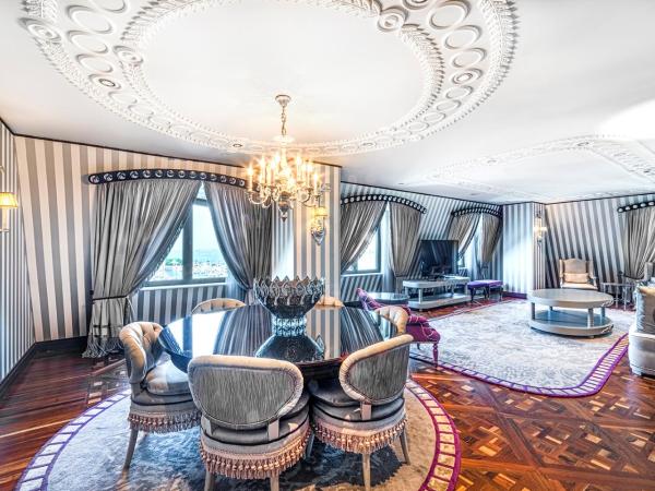 Wyndham Grand Istanbul Kalamış Marina Hotel : photo 5 de la chambre suite lit king-size présidentielle avec sauna et bain à remous