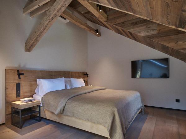 EnHotel : photo 3 de la chambre chambre double en bois - vue sur montagne
