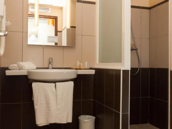 Hostellerie Saint Vincent Beauvais Aeroport : photo 6 de la chambre chambre double supérieure