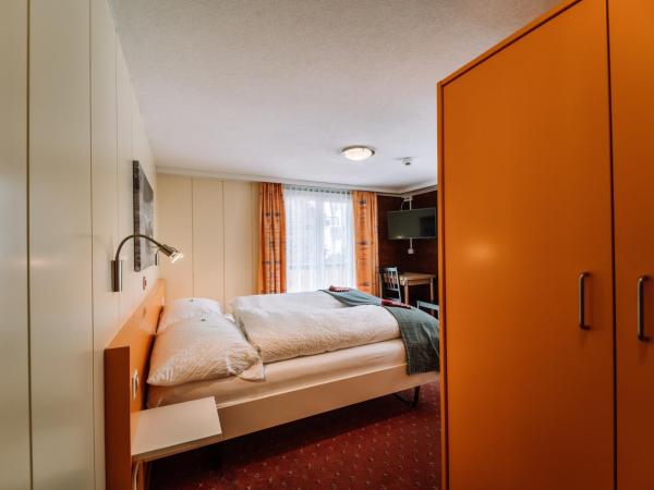 Hotel Les Amis : photo 5 de la chambre chambre double avec balcon