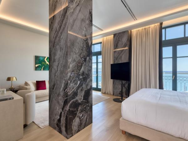 Grand Hotel Kalamata : photo 1 de la chambre suite lit king-size - vue sur mer