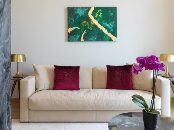 Grand Hotel Kalamata : photo 3 de la chambre suite lit king-size - vue sur mer