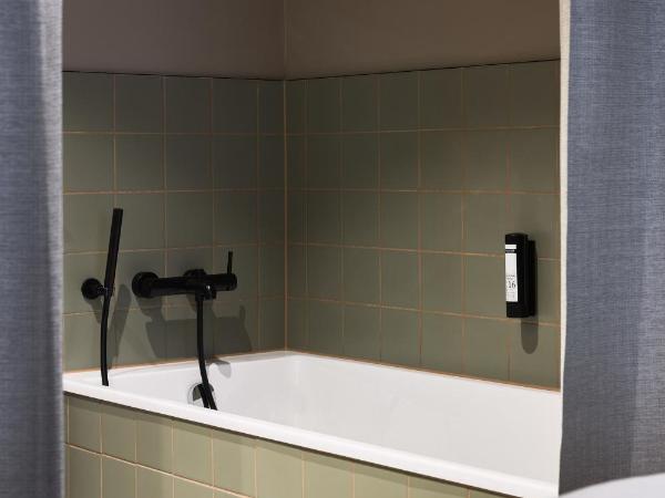 Cocoon Salzburg : photo 6 de la chambre chambre lits jumeaux avec baignoire (lits jumeaux)