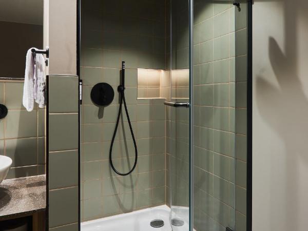 Cocoon Salzburg : photo 8 de la chambre chambre lits jumeaux avec baignoire (lits jumeaux)