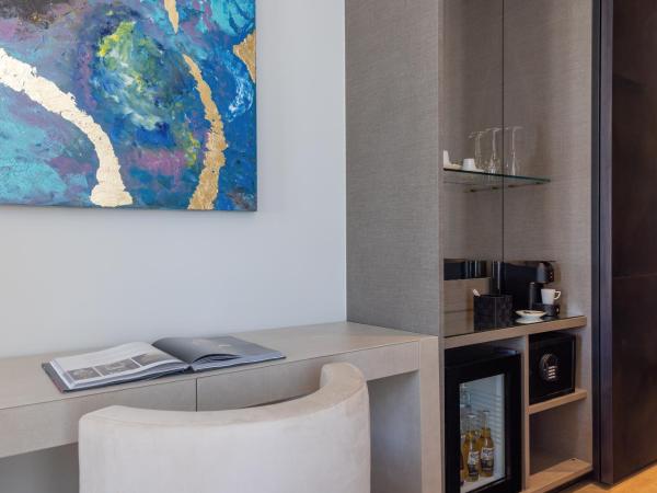 Grand Hotel Kalamata : photo 3 de la chambre suite junior avec balcon