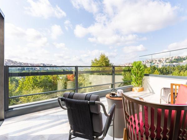 Stayso The House Hotel : photo 6 de la chambre suite junior avec terrasse et baignoire