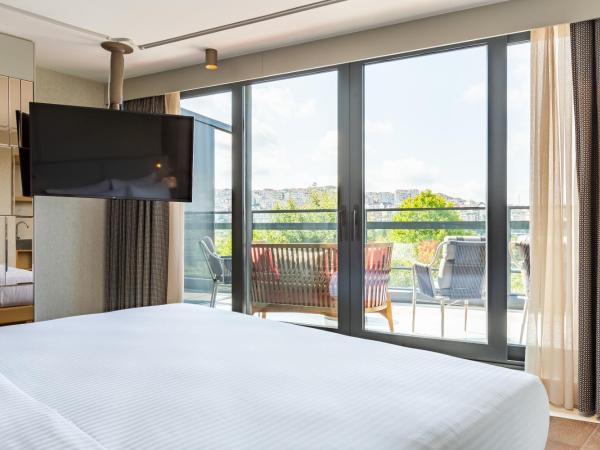 Stayso The House Hotel : photo 3 de la chambre corner park - terrasse