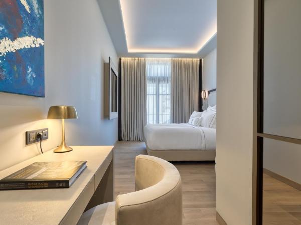 Grand Hotel Kalamata : photo 1 de la chambre chambre double deluxe avec balcon