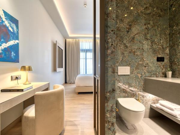 Grand Hotel Kalamata : photo 3 de la chambre chambre double deluxe avec balcon