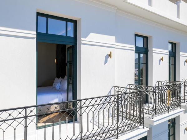 Grand Hotel Kalamata : photo 4 de la chambre suite lit king-size - vue sur mer