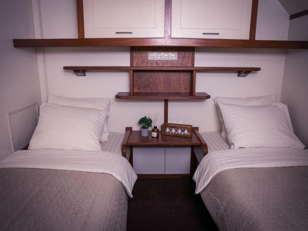 Botel Lena Maria : photo 1 de la chambre chambre double avec salle de bains privative