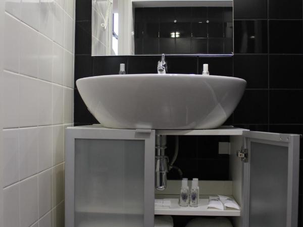 B The Guest Downtown : photo 5 de la chambre chambre Économique