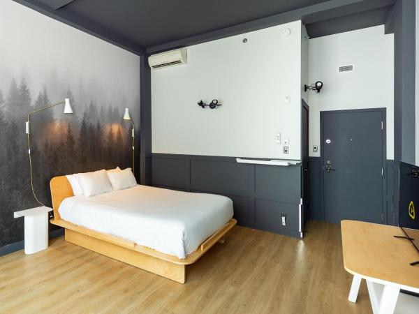 Hôtel du Jardin - Par Les Lofts Vieux-Québec : photo 7 de la chambre chambre lit queen-size - vue sur ville