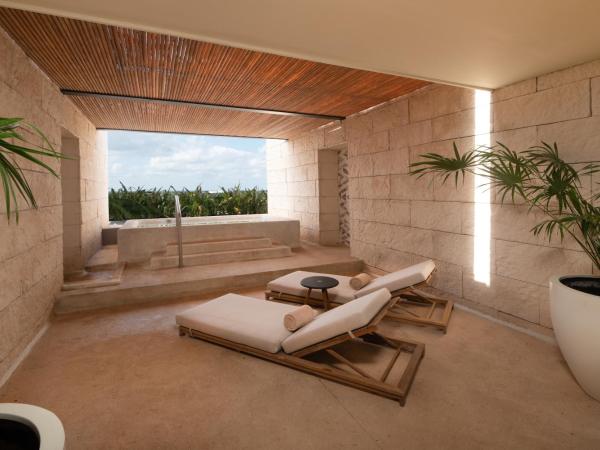 Atelier Playa Mujeres- Adults Only - All Inclusive Resort : photo 4 de la chambre suite inspira avec terrasse - 2 lits doubles