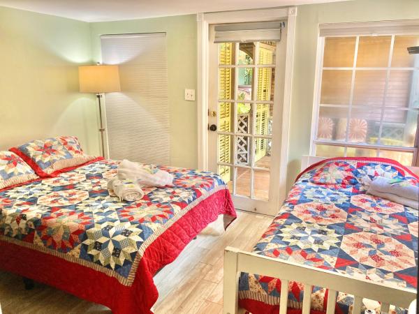 Madame Isabelle's House : photo 1 de la chambre chambre triple avec salle de bains privative