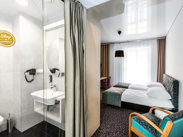 Sleep in Hostel & Apartments Stary Rynek : photo 10 de la chambre chambre deluxe double ou lits jumeaux