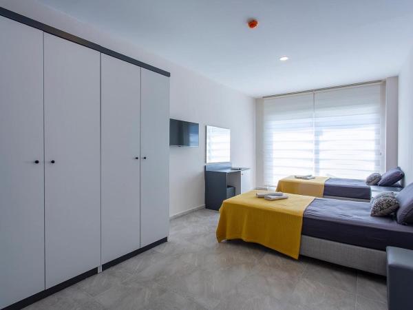 Lofts Alanya Luna Hotel : photo 1 de la chambre chambre familiale avec balcon