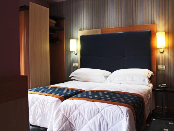 Hotel Genty : photo 3 de la chambre chambre double confort avec balcon