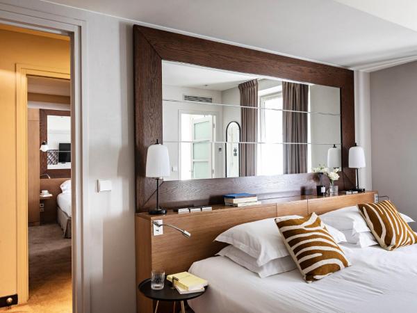 Holiday Inn Paris Palais de l'Elysée, an IHG Hotel : photo 1 de la chambre standard room with one double and one king bed