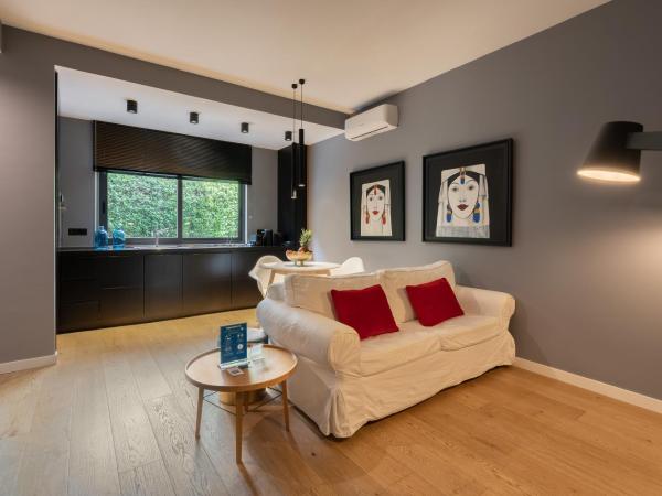 Le Mummarelle Napoli : photo 2 de la chambre apartament with balcony – via santa lucia 36