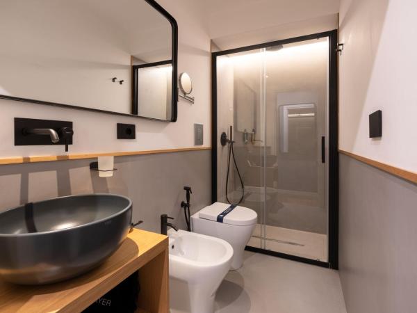 Le Mummarelle Napoli : photo 9 de la chambre apartament with balcony – via santa lucia 36