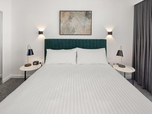 The Sebel Canberra Campbell : photo 7 de la chambre chambre lit king-size avec balcon - accessible aux personnes à mobilité réduite 