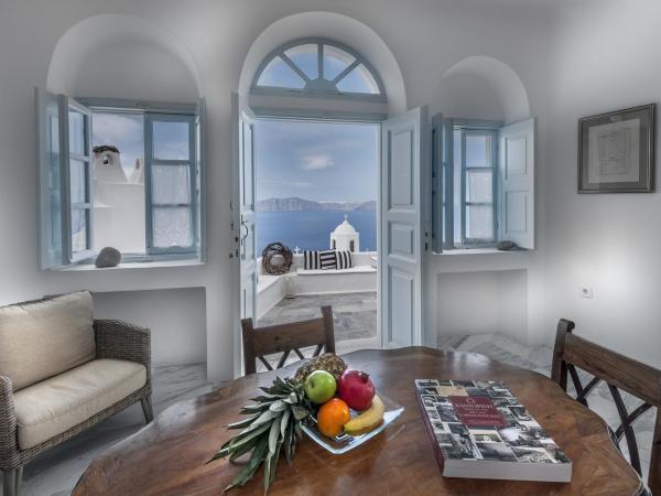 Aigialos Luxury Traditional Settlement : photo 2 de la chambre demeure de caractère avec vue sur coucher de soleil