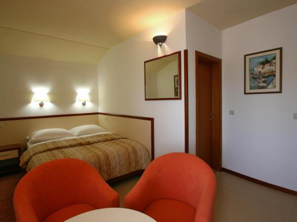 Villa Segetski Dvori : photo 2 de la chambre chambre double avec balcon - vue sur mer