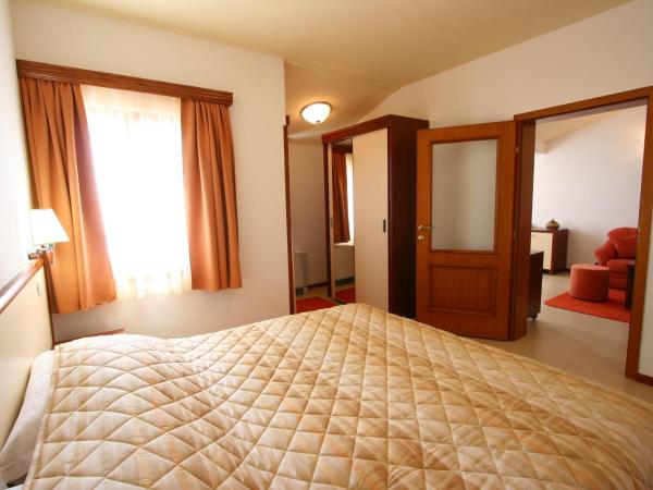 Villa Segetski Dvori : photo 2 de la chambre chambre double confort avec balcon - vue sur mer