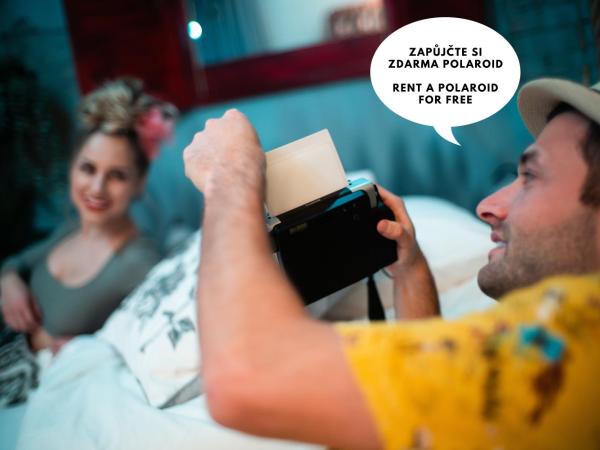 OROOM Havana - Role Play For Couples in BRNO : photo 8 de la chambre chambre double deluxe avec douche