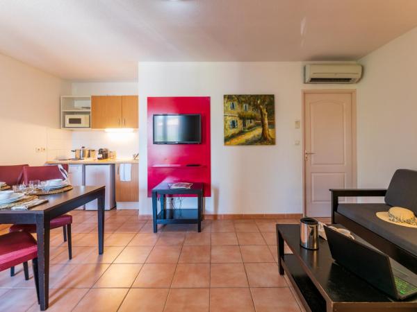 Cerise Carcassonne Sud : photo 8 de la chambre standard apartment with kitchenette 