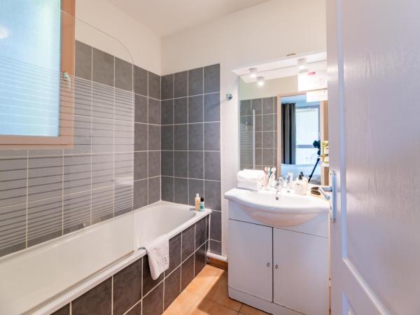 Cerise Carcassonne Sud : photo 3 de la chambre standard apartment with kitchenette 