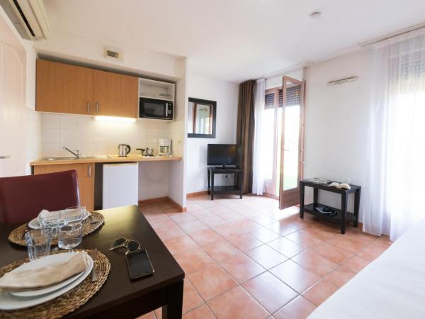 Cerise Carcassonne Sud : photo 3 de la chambre standard studio with kitchenette