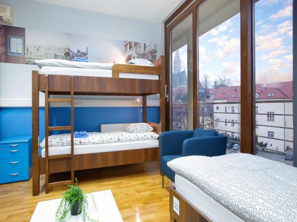 Hostel Bureau : photo 4 de la chambre lit dans dortoir mixte de 4 lits