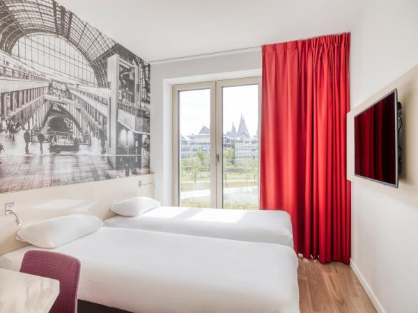 B&B HOTEL Antwerpen Zuid : photo 3 de la chambre chambre lits jumeaux standard