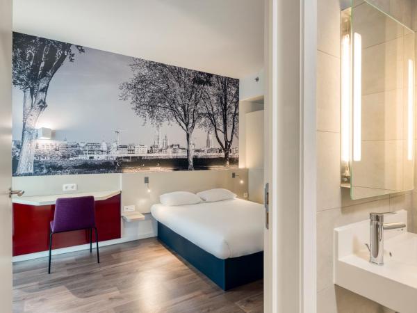 B&B HOTEL Antwerpen Zuid : photo 3 de la chambre chambre double accessible aux personnes en fauteuil roulant