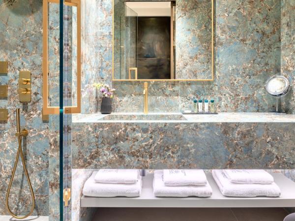 Grand Hotel Kalamata : photo 2 de la chambre chambre double ou lits jumeaux - vue partielle sur mer