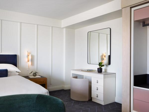 Kimpton Alton Hotel, an IHG Hotel : photo 6 de la chambre chambre lit king-size premium avec baignoire et douche à l'italienne