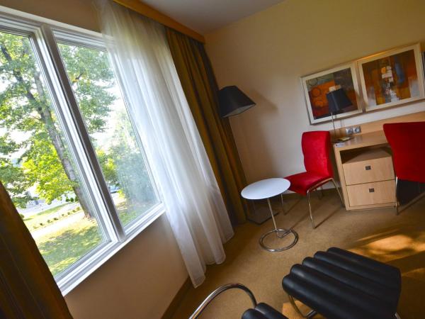 Hotel HP Park Poznań Malta Sport : photo 6 de la chambre chambre double supérieure - côté rue