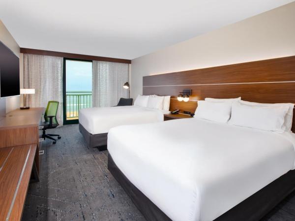 Holiday Inn Express Hotel & Suites Virginia Beach Oceanfront, an IHG Hotel : photo 4 de la chambre chambre standard avec 2 lits queen-size
