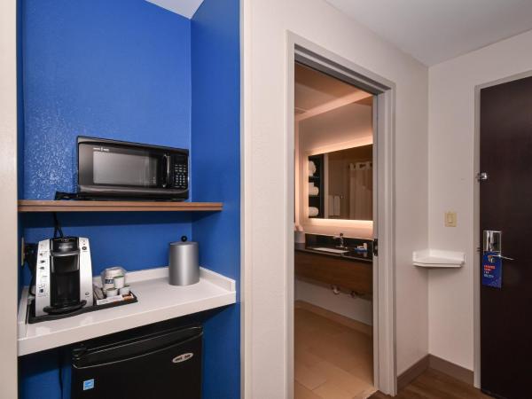 Holiday Inn Express Charlotte Southeast - Matthews, an IHG Hotel : photo 1 de la chambre chambre standard avec 2 lits queen-size