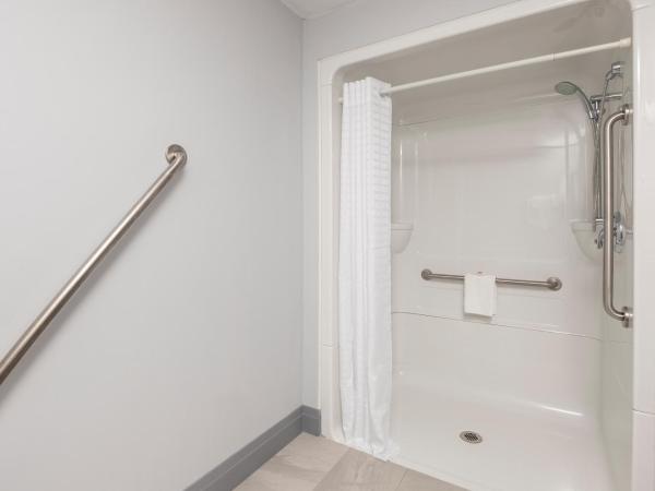 Comfort Hotel : photo 4 de la chambre chambre lit king-size avec coin cuisine - non-fumeurs