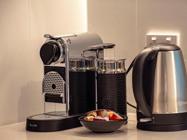 Alivio Tourist Park Canberra : photo 3 de la chambre boronia villa (2 bedroom with tesla charging station)