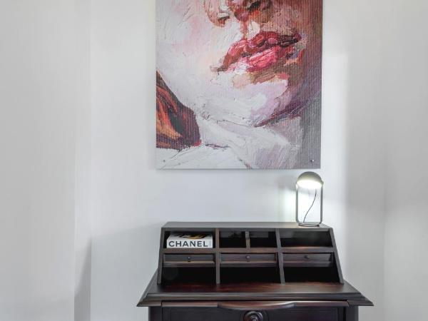 Athens Flair : photo 4 de la chambre suite signature avec bain à remous extérieur