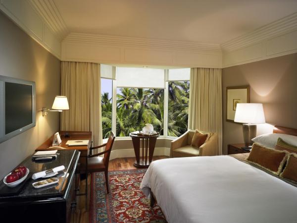 The Leela Mumbai : photo 1 de la chambre premier double or twin room with pool view with 1+1 happy hours are from 5pm to 7pm at 6 degrees on selected brands