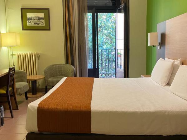 Hostal Ballesta : photo 9 de la chambre chambre double ou lits jumeaux avec balcon