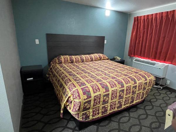 Super 7 Inn : photo 2 de la chambre chambre lit king-size