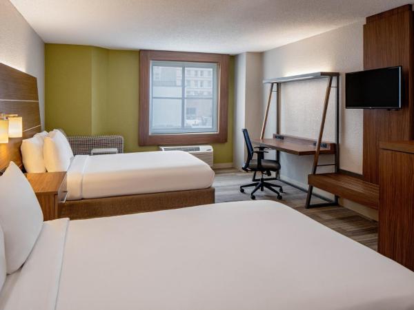 Holiday Inn Express New Orleans Downtown, an IHG Hotel : photo 4 de la chambre chambre lits jumeaux avec douche accessible en fauteuil roulant - non-fumeurs