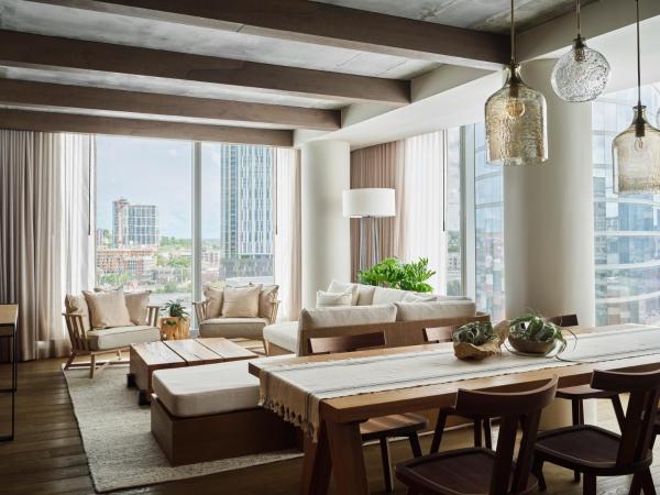 1 Hotel Nashville : photo 1 de la chambre suite deluxe avec lit king-size